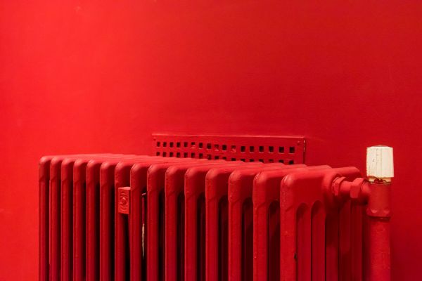 Top astuces pour installer un radiateur lourd sur placo