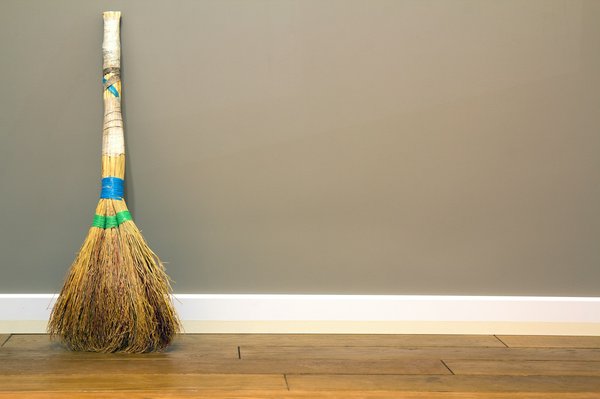 Porte balai mural : tout ce que vous devez savoir pour une hygiène irréprochable